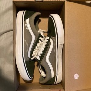 size 9 vans old skool pro